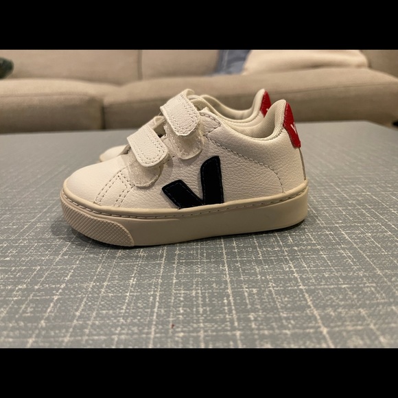 Brand new veja sneakers - Picture 1 of 5